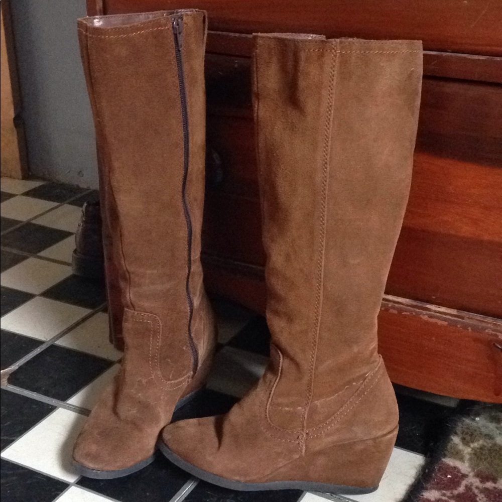 Suede tall wedge boot